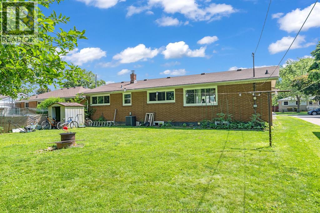 71 Danforth AVENUE - 32