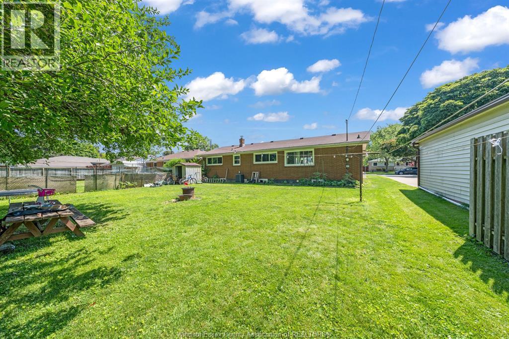 71 Danforth AVENUE - 34