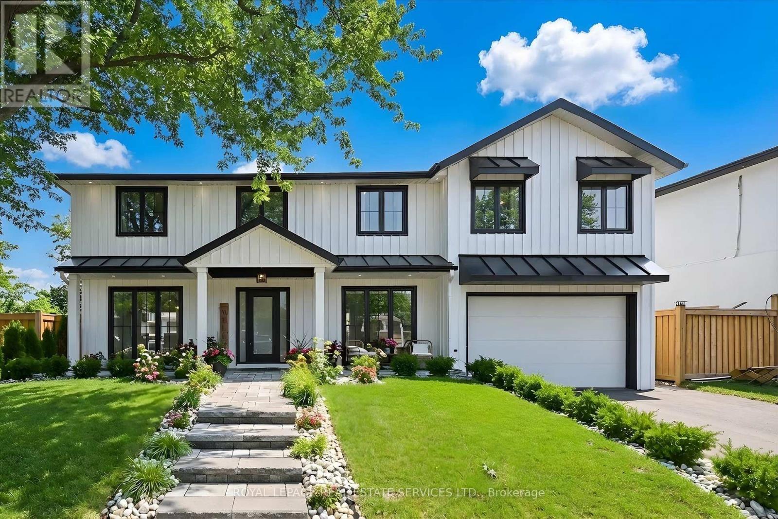 2212 URWIN CRESCENT - 1