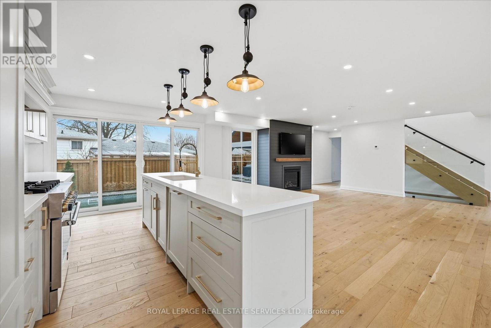 2212 URWIN CRESCENT - 13