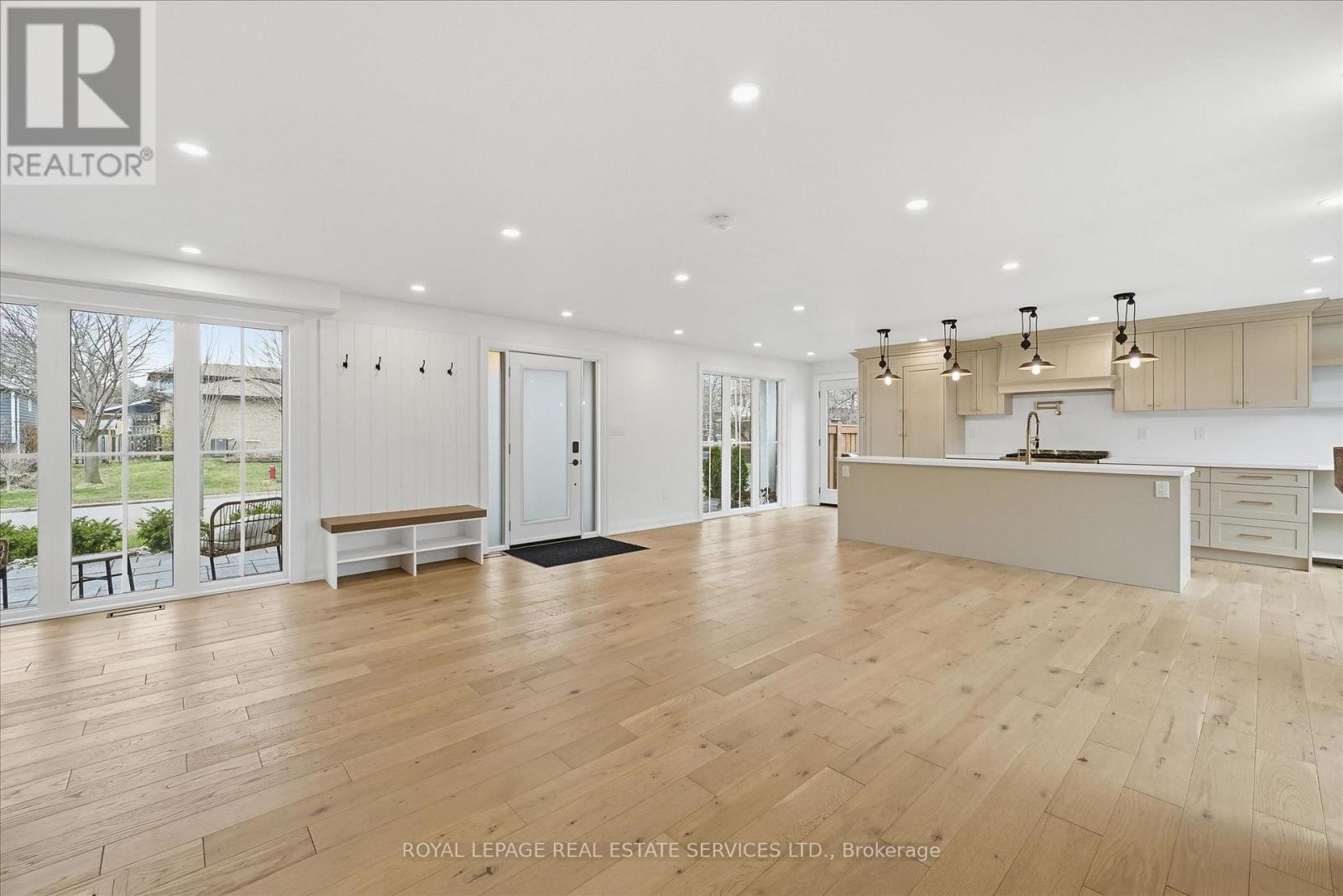 2212 URWIN CRESCENT - 7