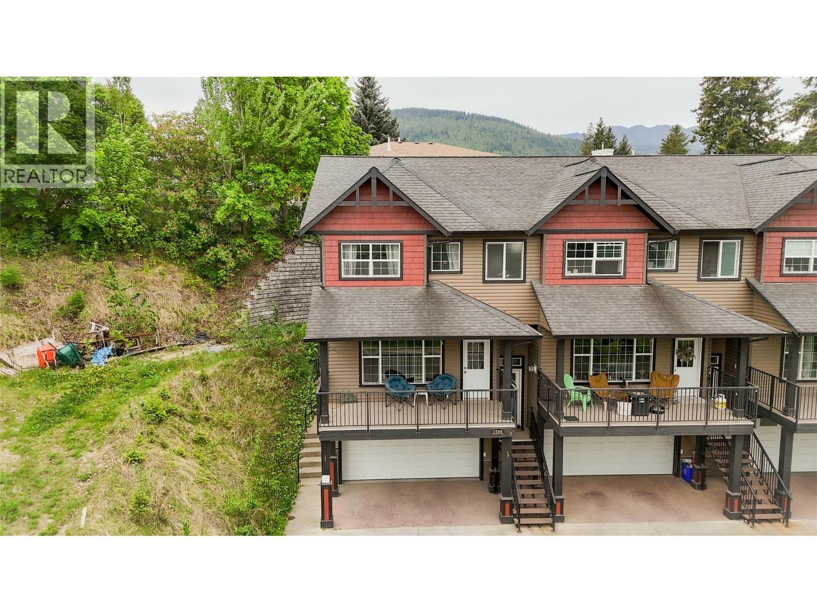 #4 1596 Okanagan Avenue SE - 32