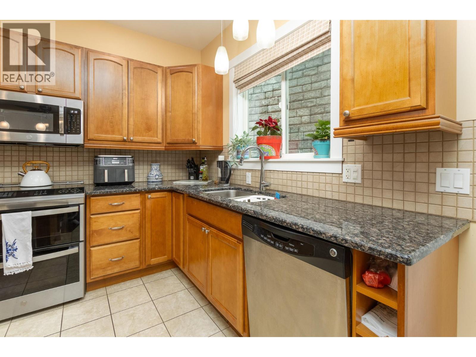 #4 1596 Okanagan Avenue SE - 13
