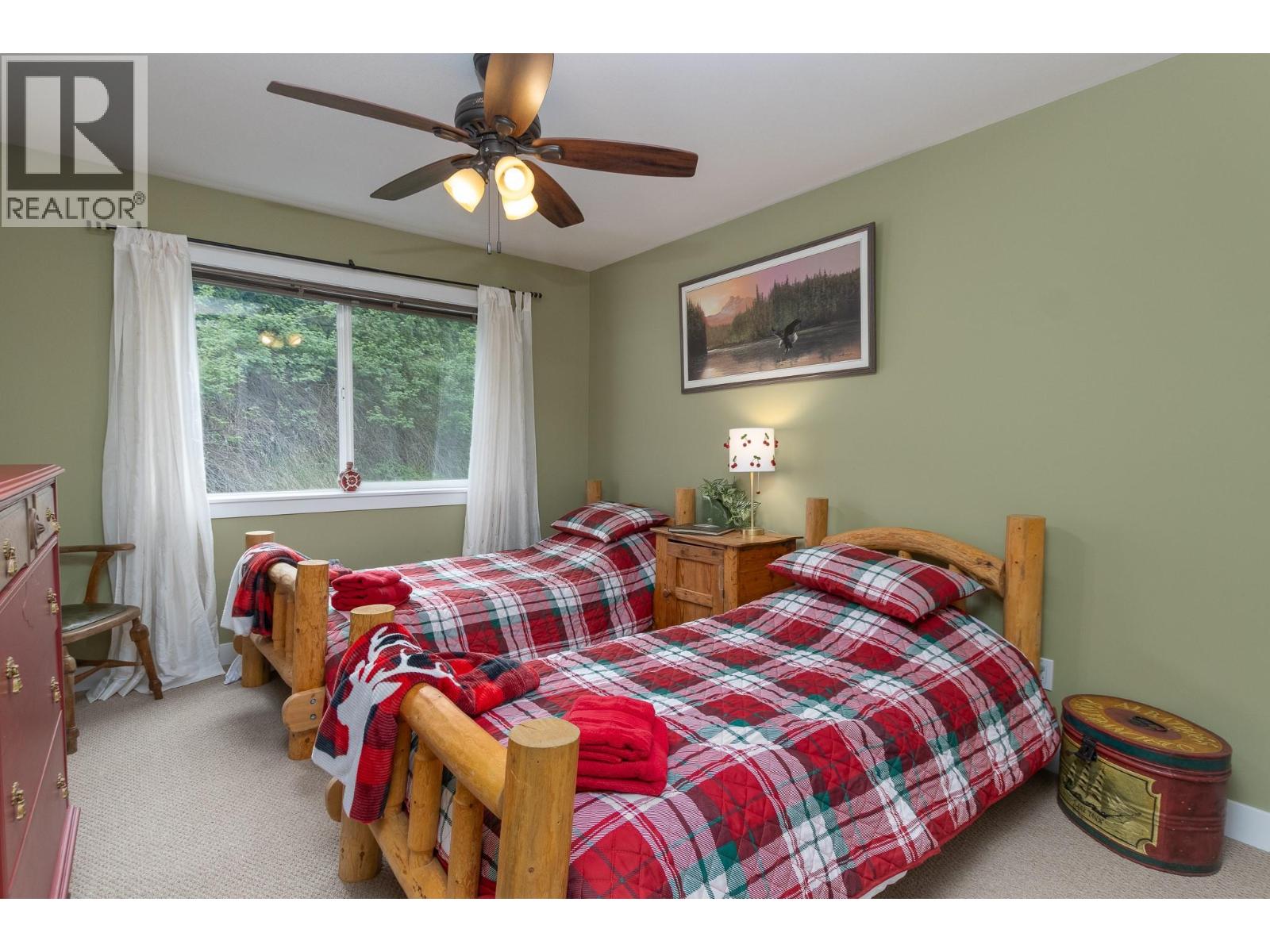 #4 1596 Okanagan Avenue SE - 25