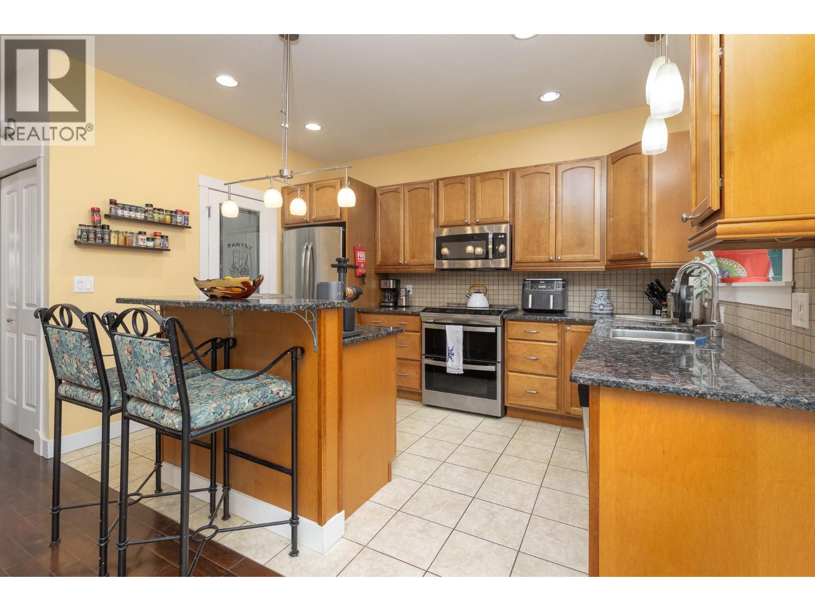 #4 1596 Okanagan Avenue SE - 14