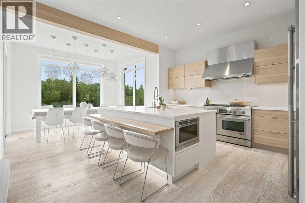 Island with eating table