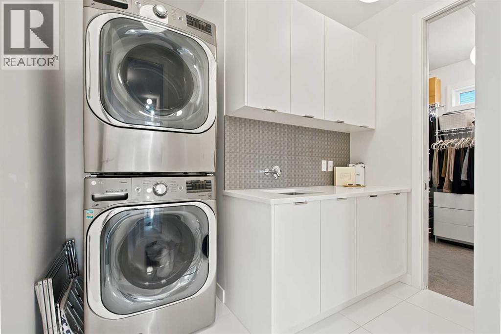 Upper laundry room