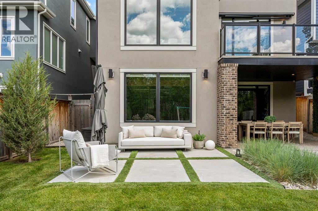 Lower patio area
