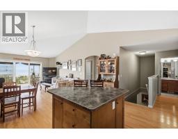Kitchen - 3652 Yorkton Road, West Kelowna, BC V4T2X2 Photo 11