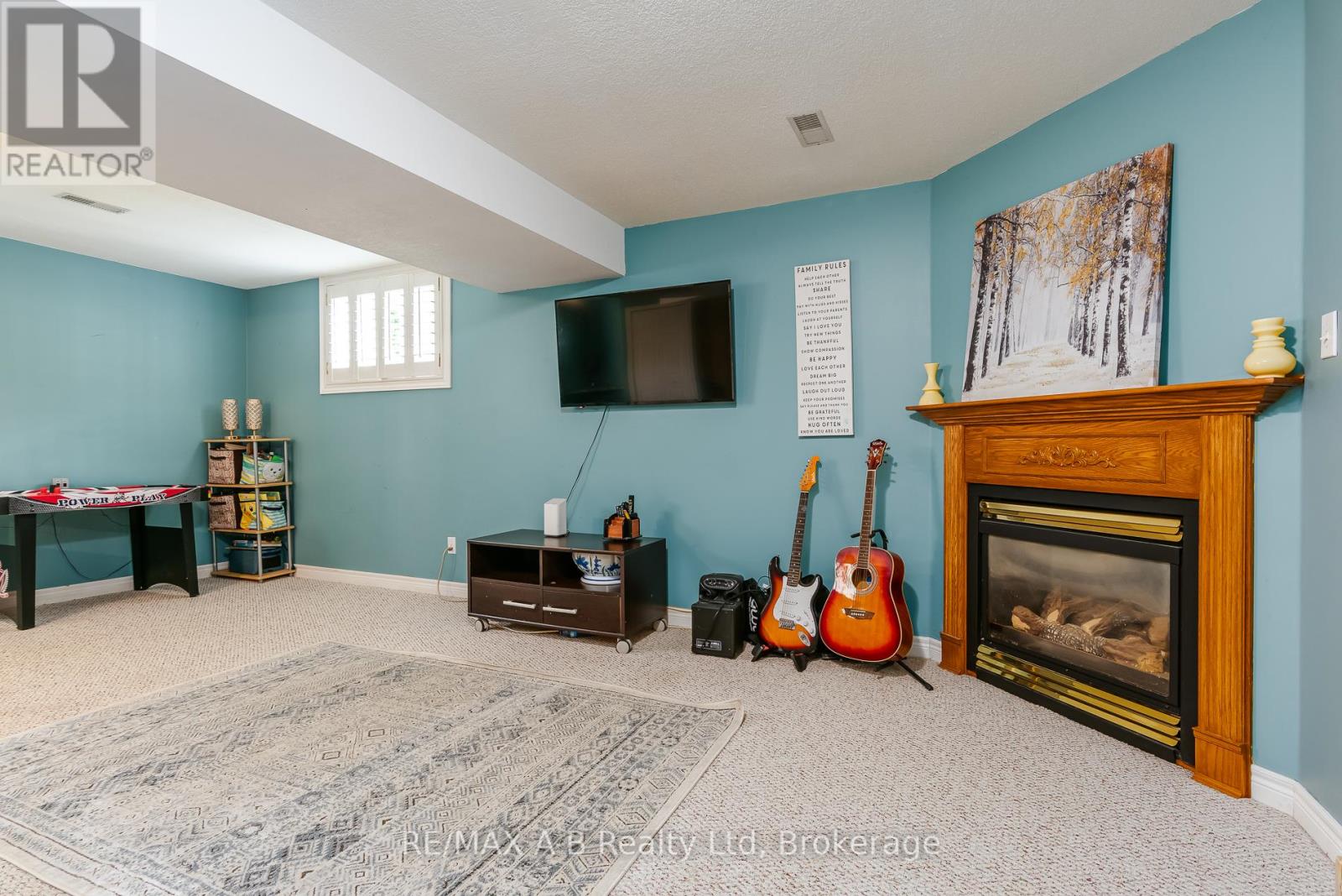 108 WALSH CRESCENT - 46