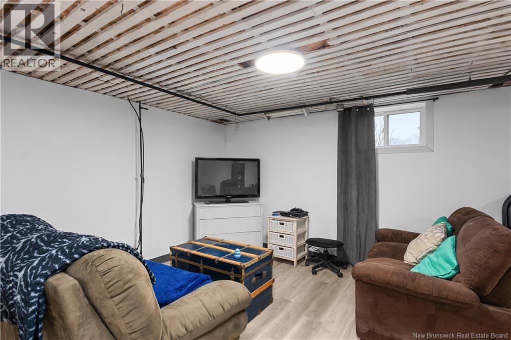 695 Hillsborough Road - 32