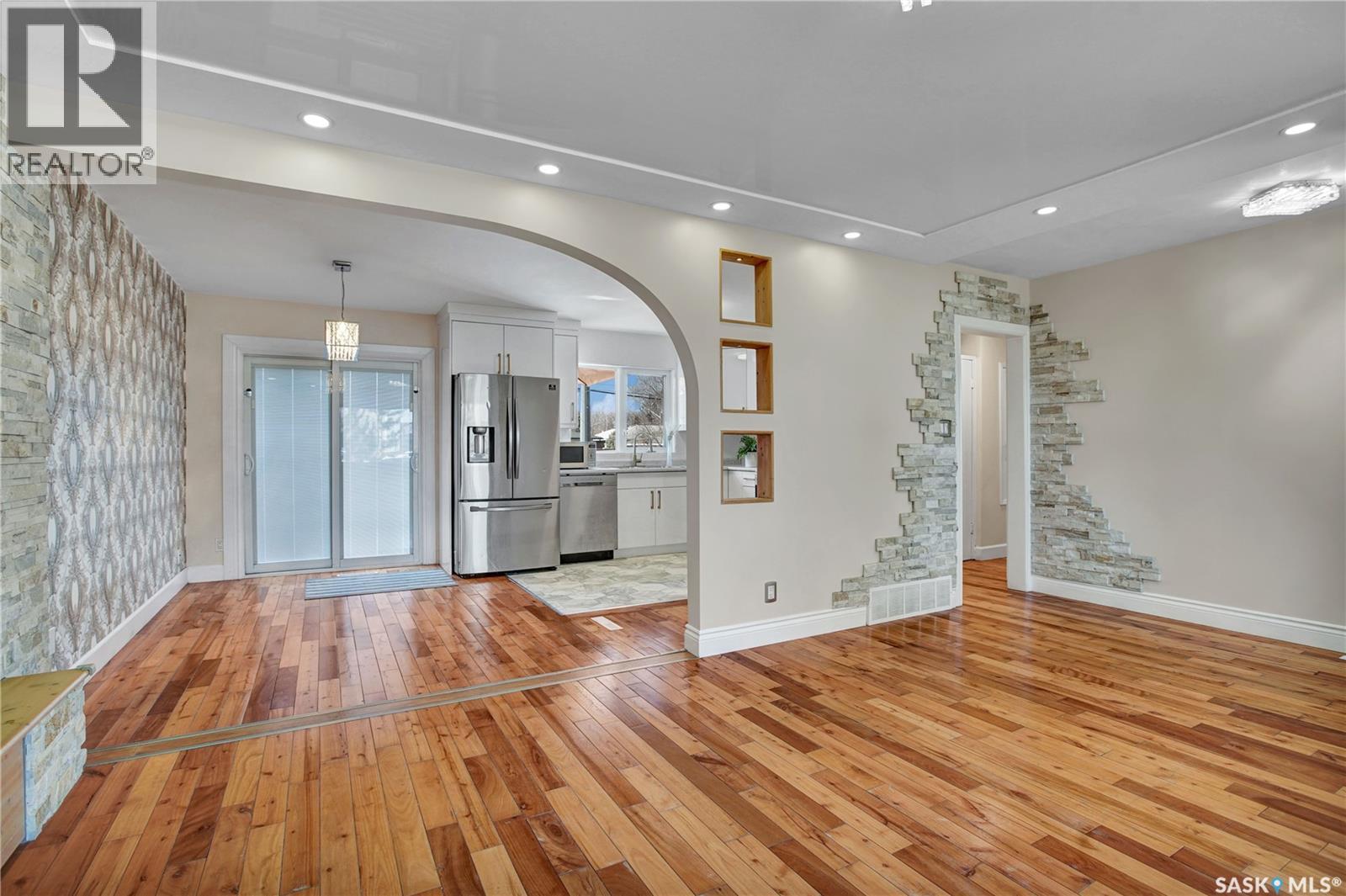 2406 Preston AVENUE S - 4