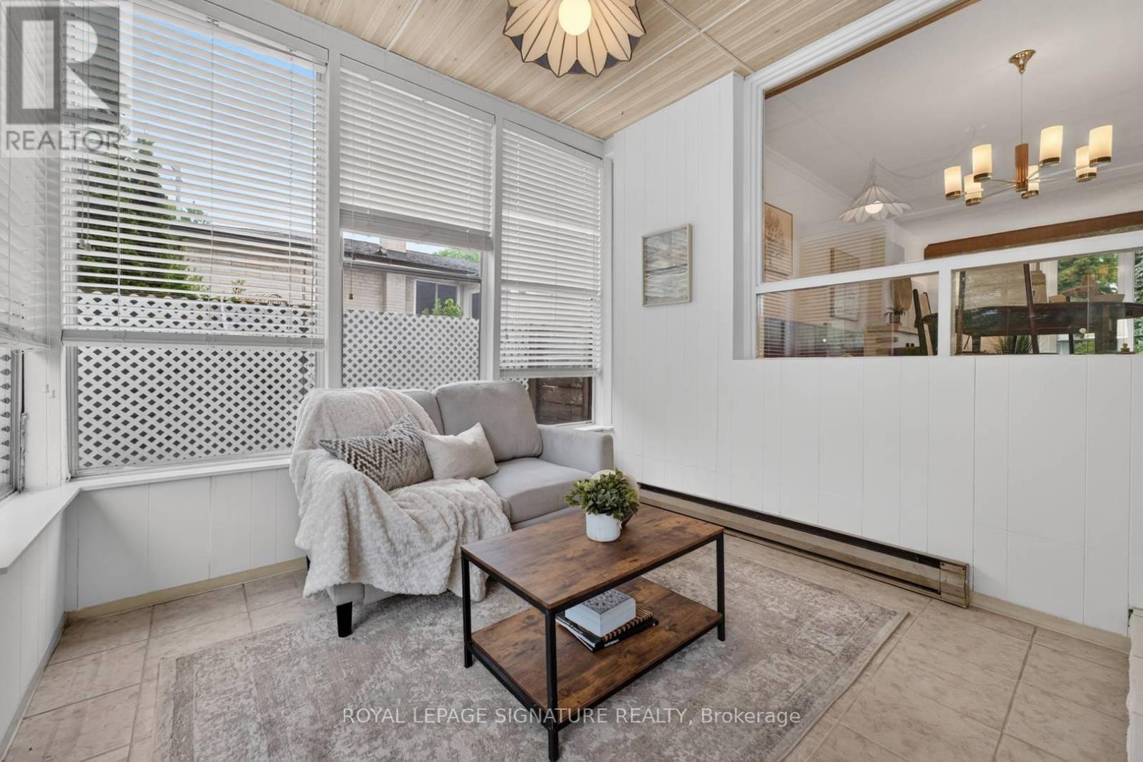 11 REGENCY SQUARE - 17
