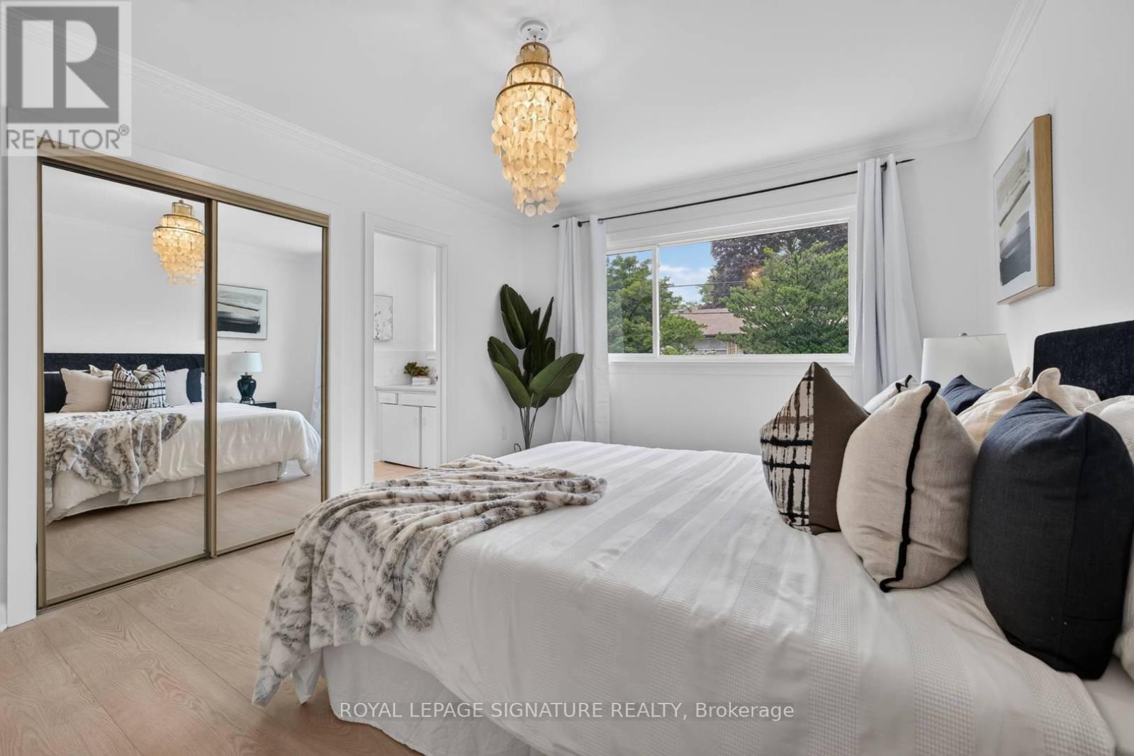 11 REGENCY SQUARE - 21