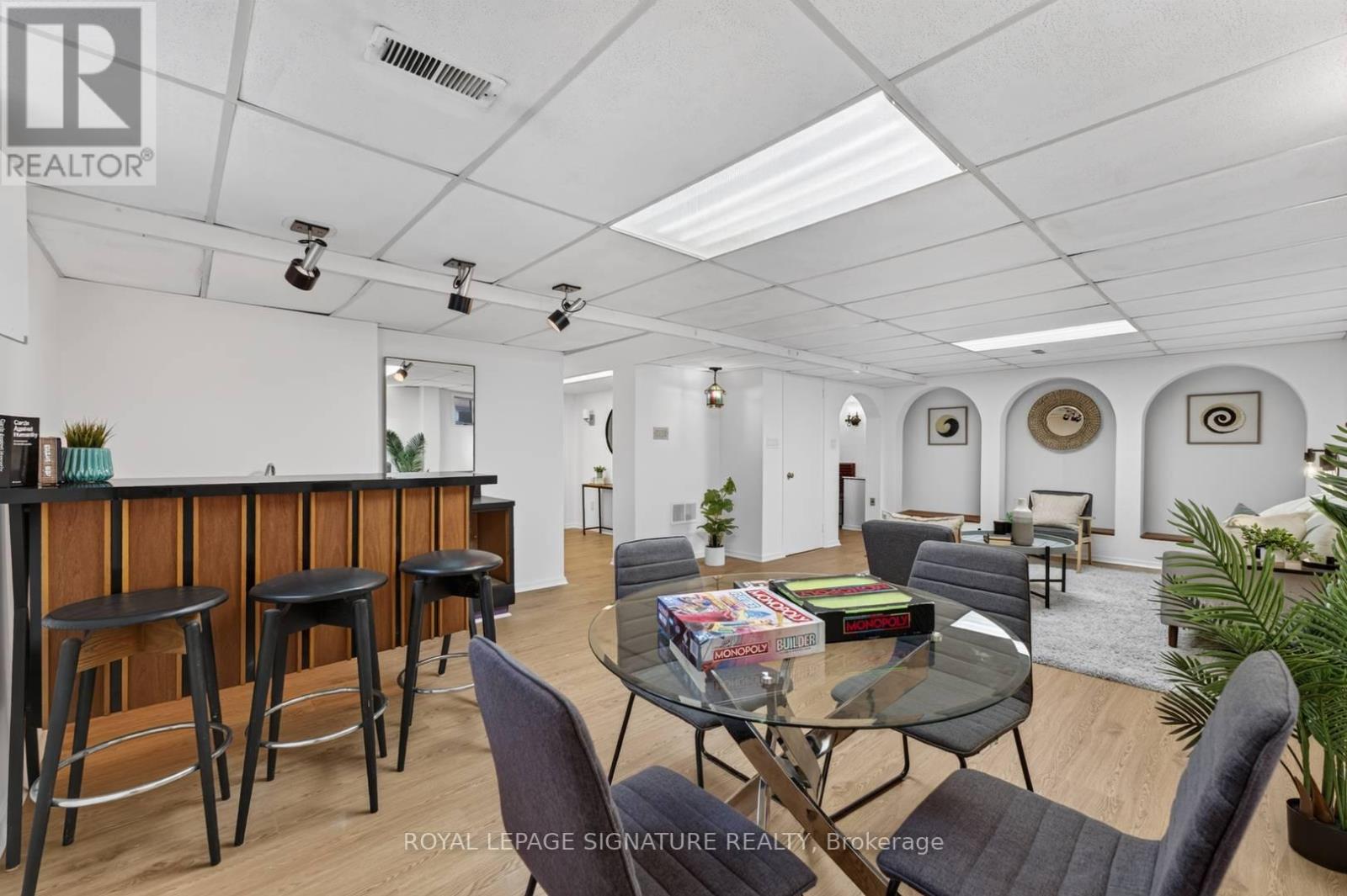 11 REGENCY SQUARE - 32