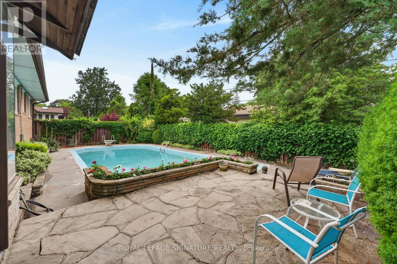 11 REGENCY SQUARE - 38