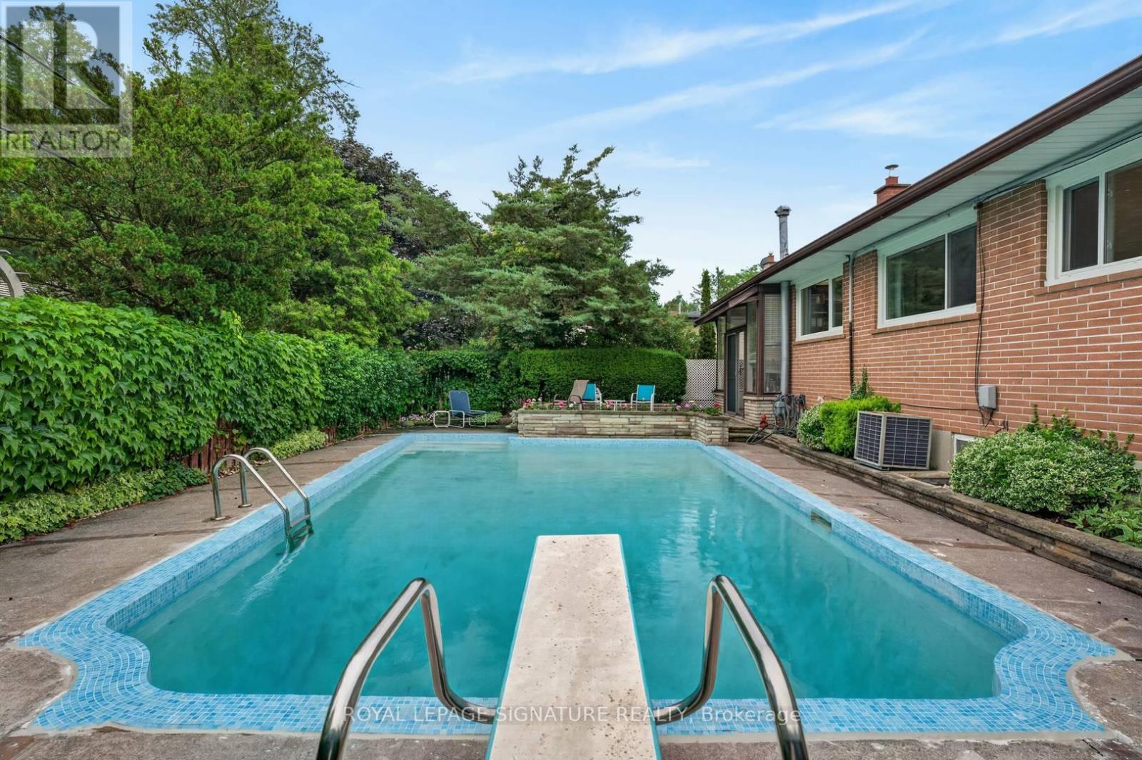 11 REGENCY SQUARE - 42