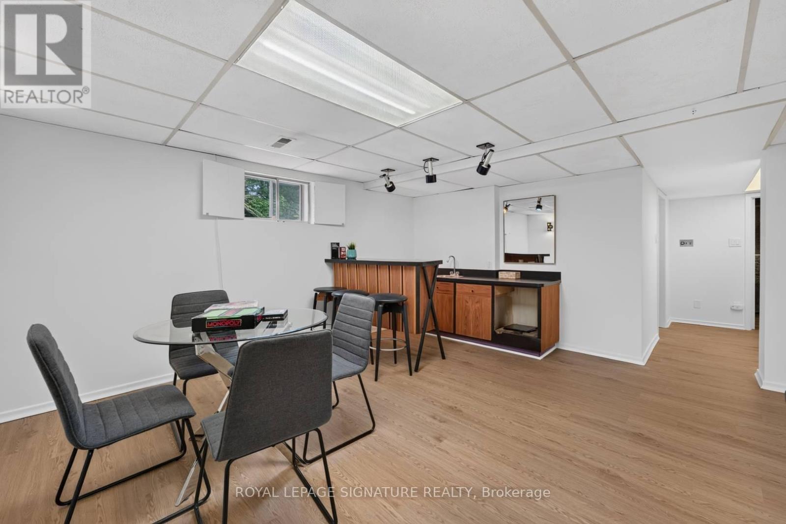 11 REGENCY SQUARE - 31