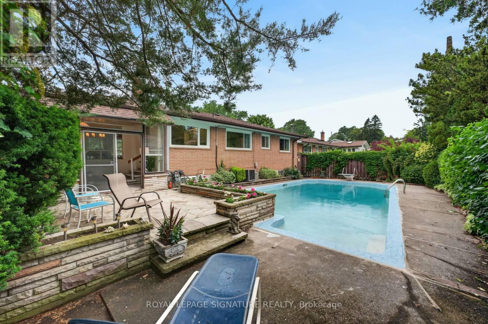 11 REGENCY SQUARE - 39