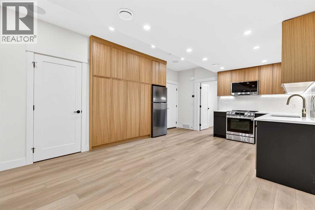 1119 Regal Crescent NE - 38