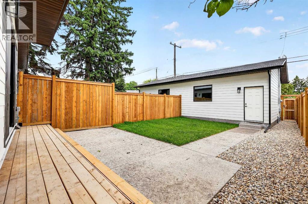 1119 Regal Crescent NE - 46