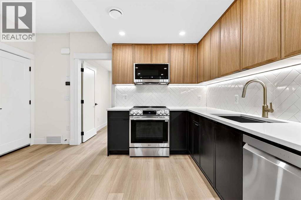 1119 Regal Crescent NE - 40