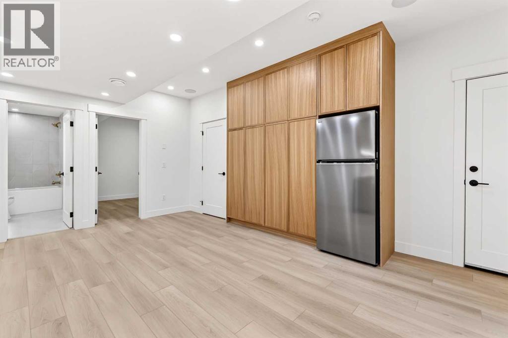 1119 Regal Crescent NE - 39