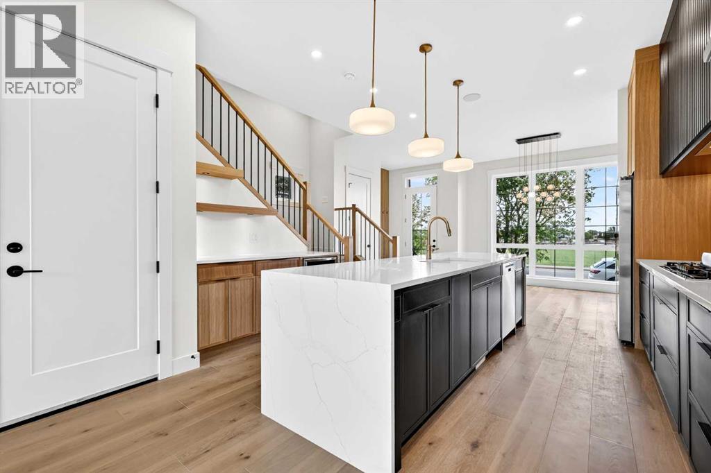 1119 Regal Crescent NE - 11