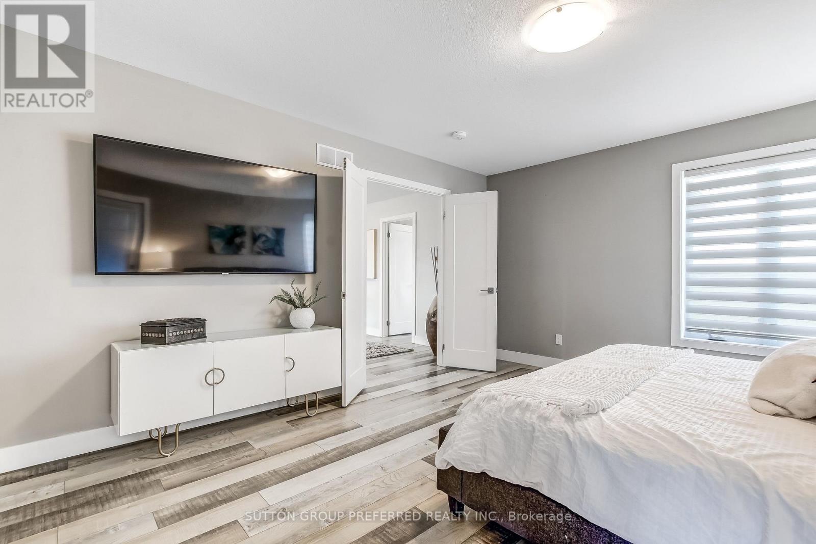 12 GROGAST COURT - 25