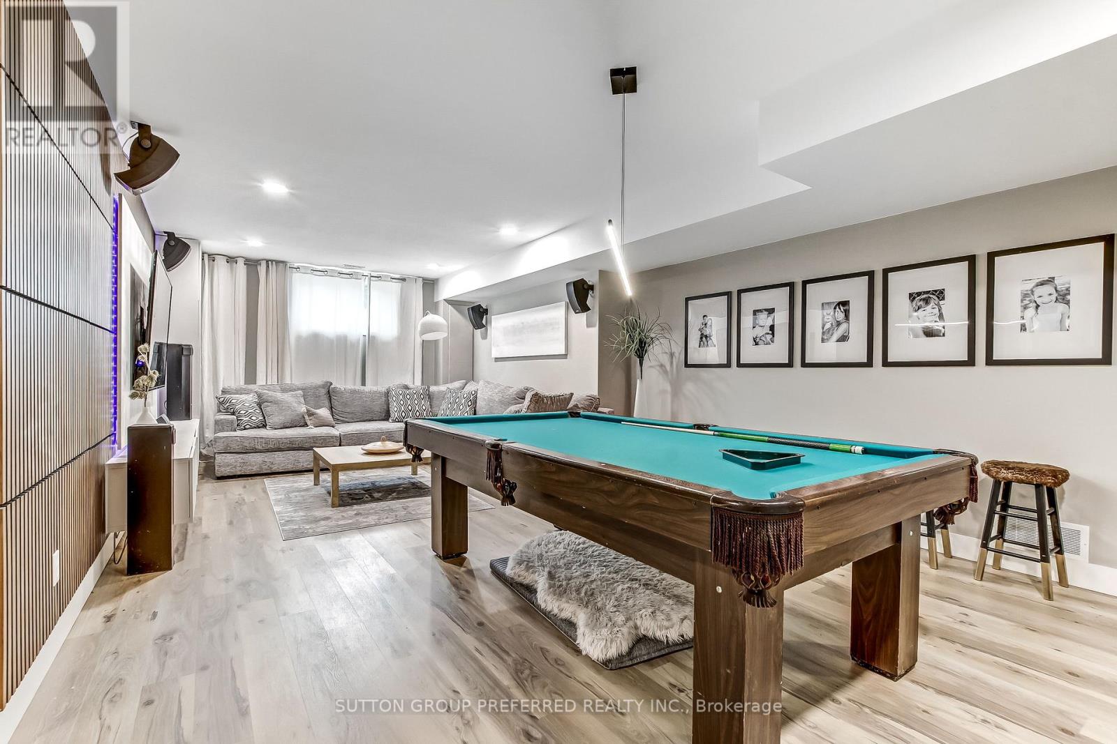 12 GROGAST COURT - 32