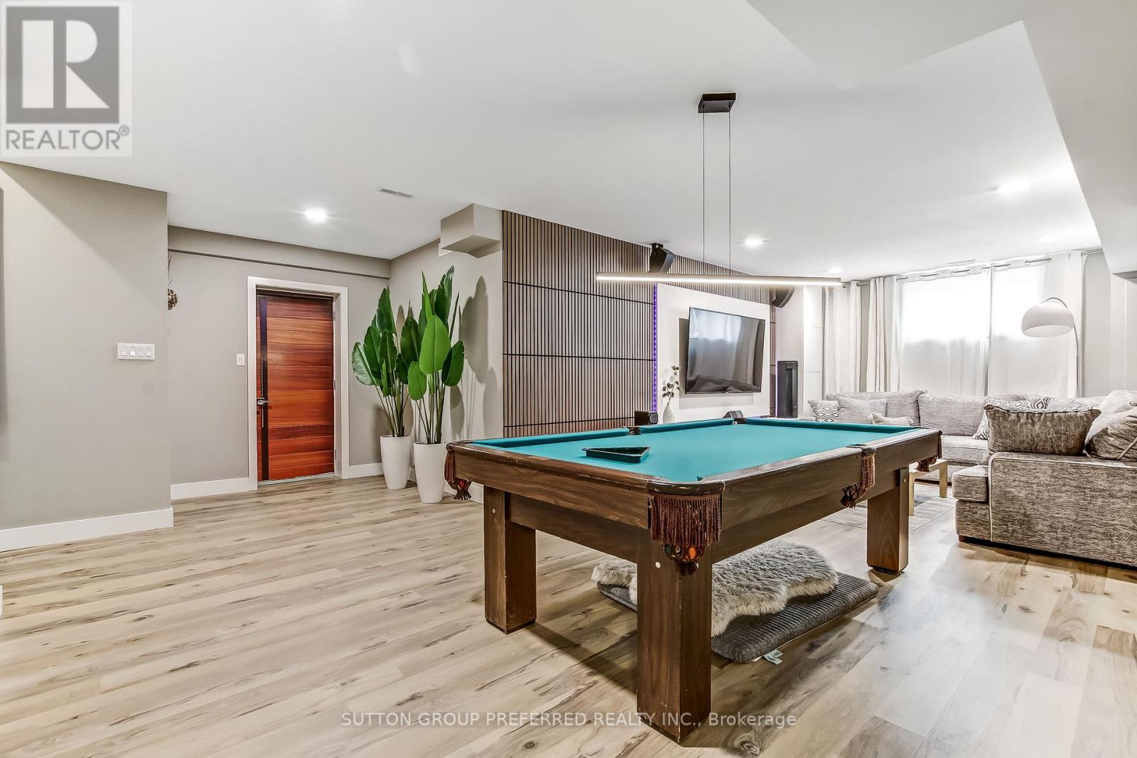 12 GROGAST COURT - 33