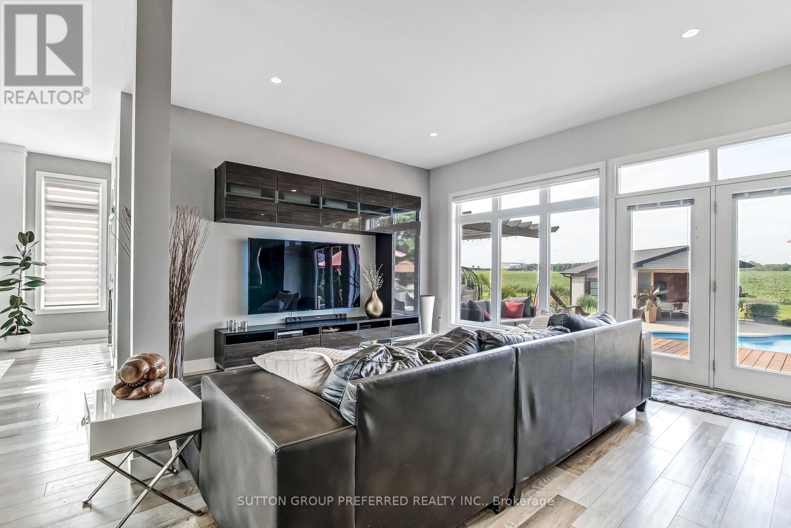 12 GROGAST COURT - 7