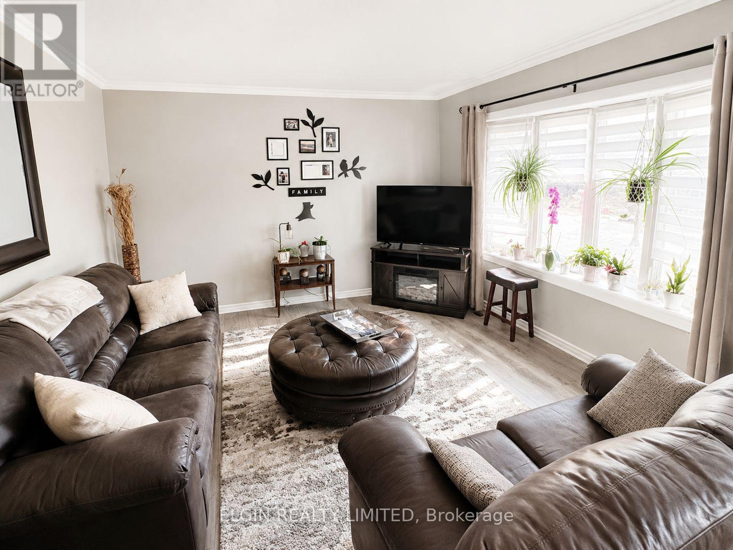 66 ALDBOROUGH AVENUE - 6