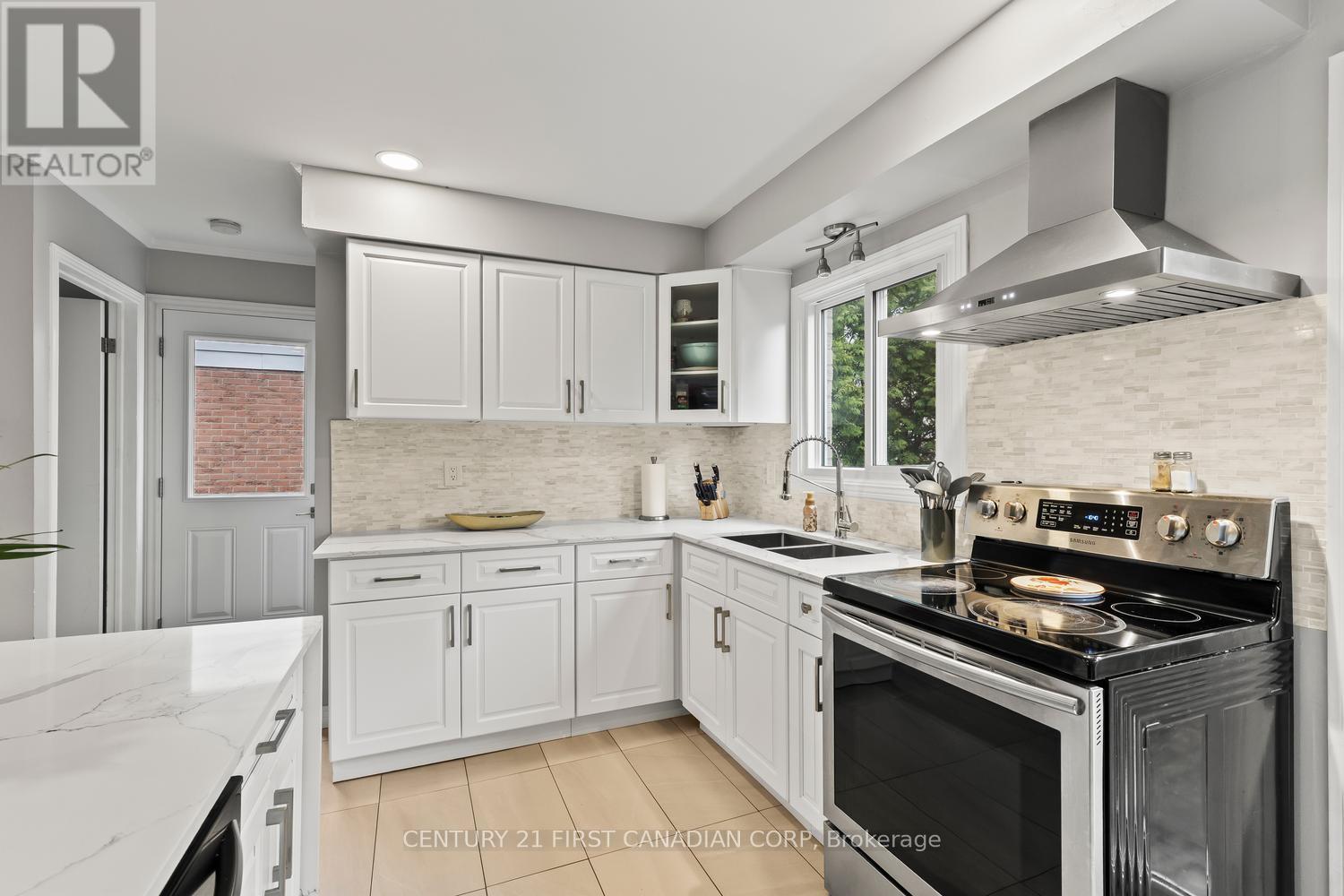 115 OLYMPIC CRESCENT - 15