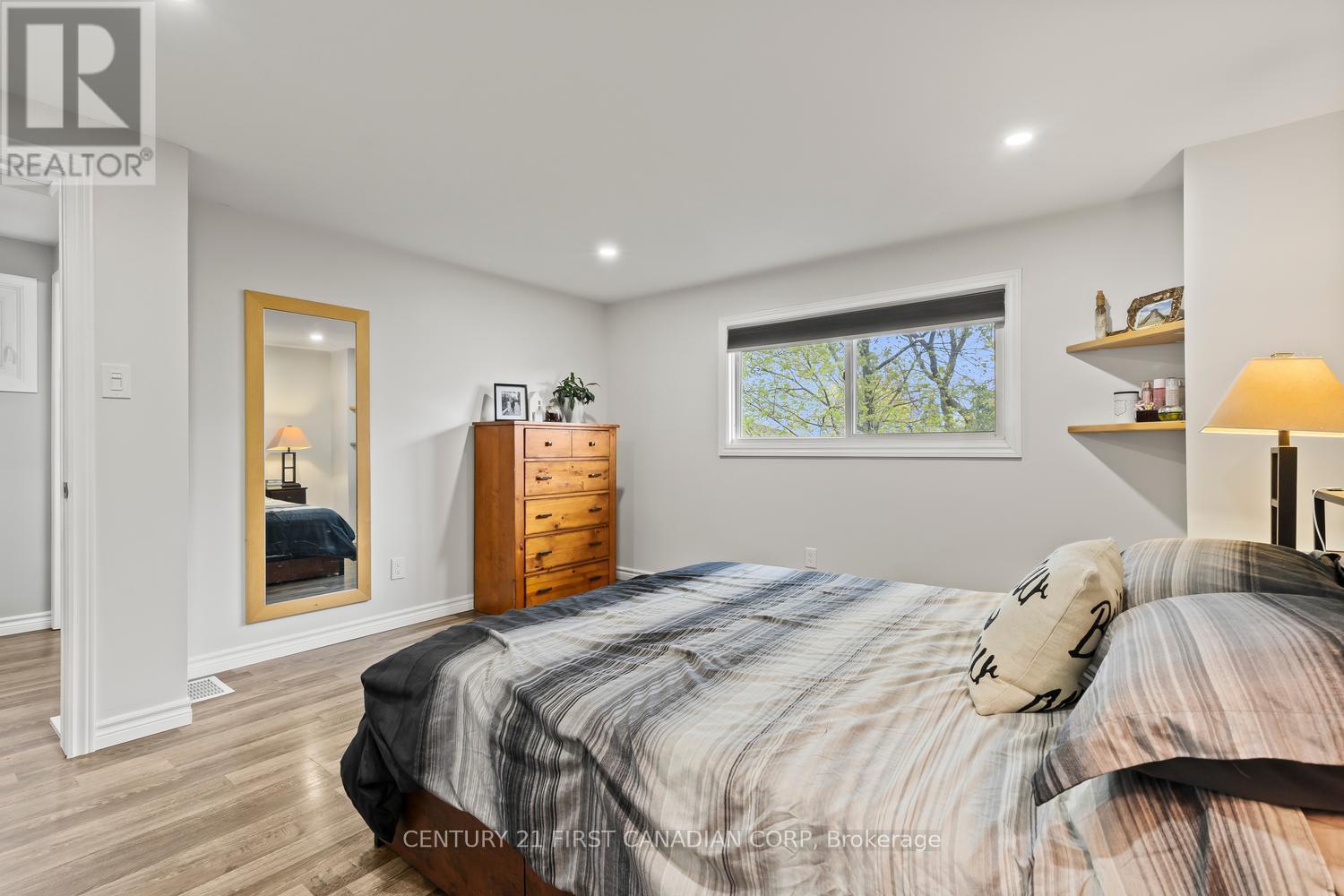115 OLYMPIC CRESCENT - 22
