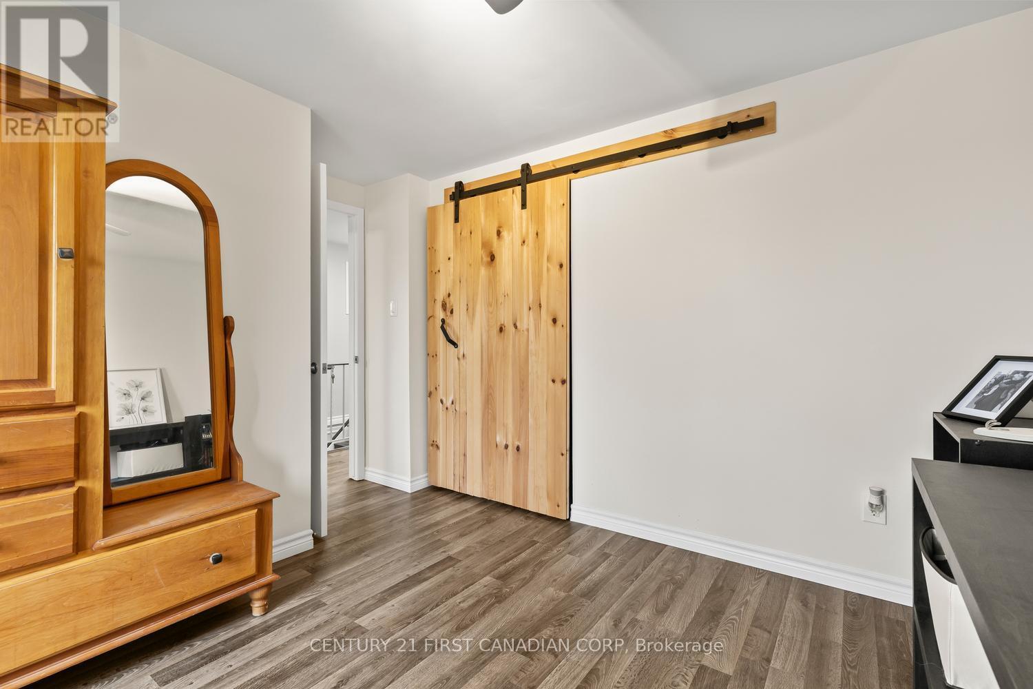 115 OLYMPIC CRESCENT - 26