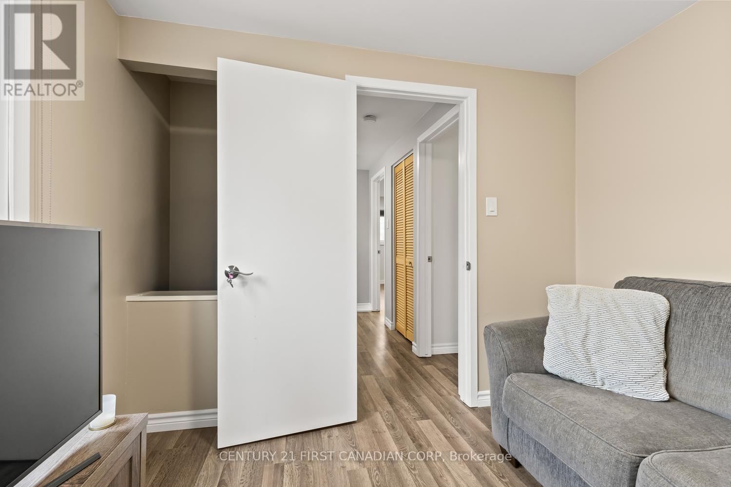 115 OLYMPIC CRESCENT - 28