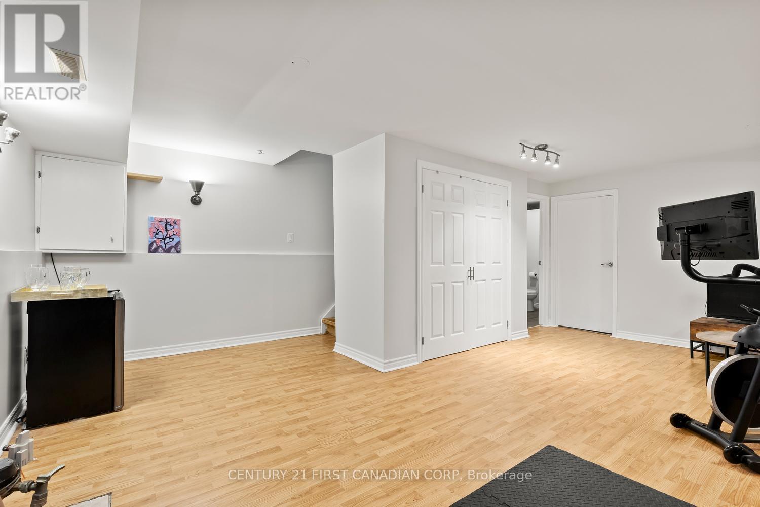 115 OLYMPIC CRESCENT - 32