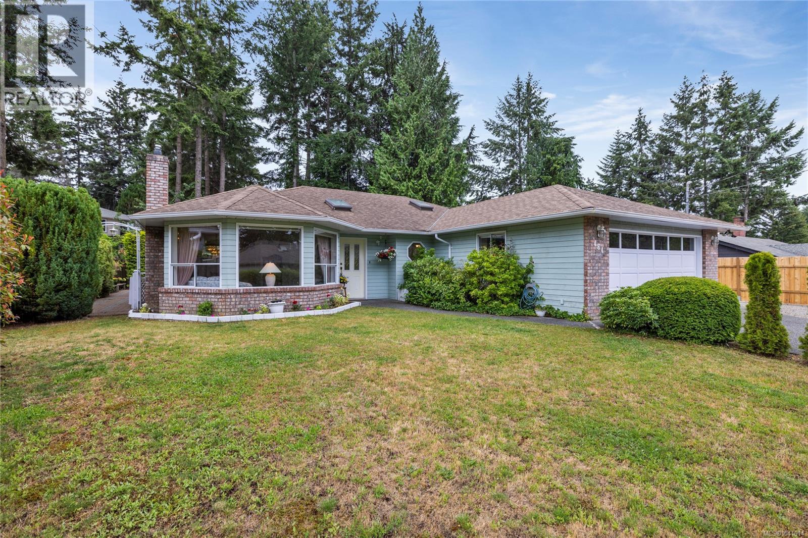 464 Quatsino Rd - 1