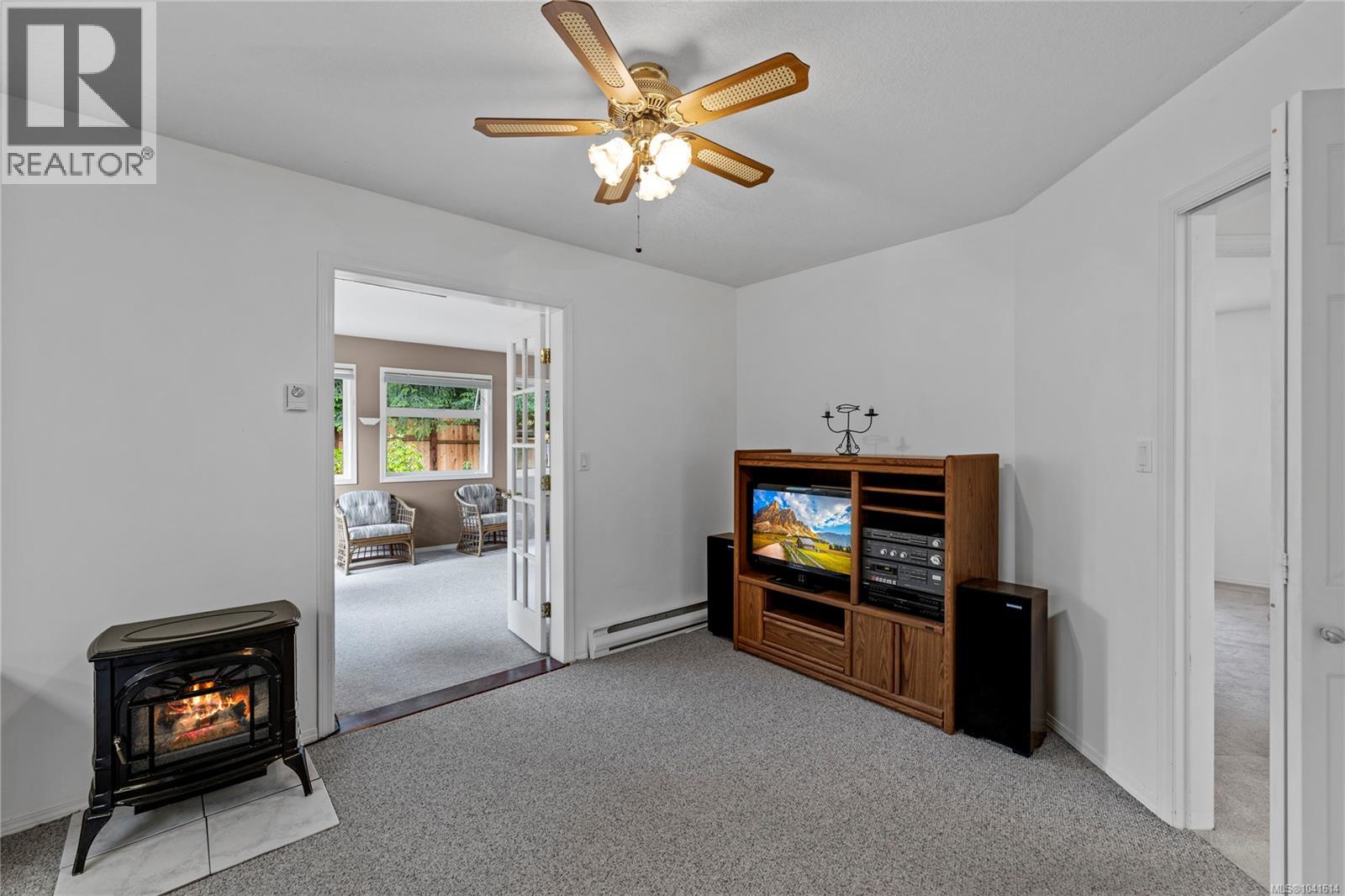 464 Quatsino Rd - 11