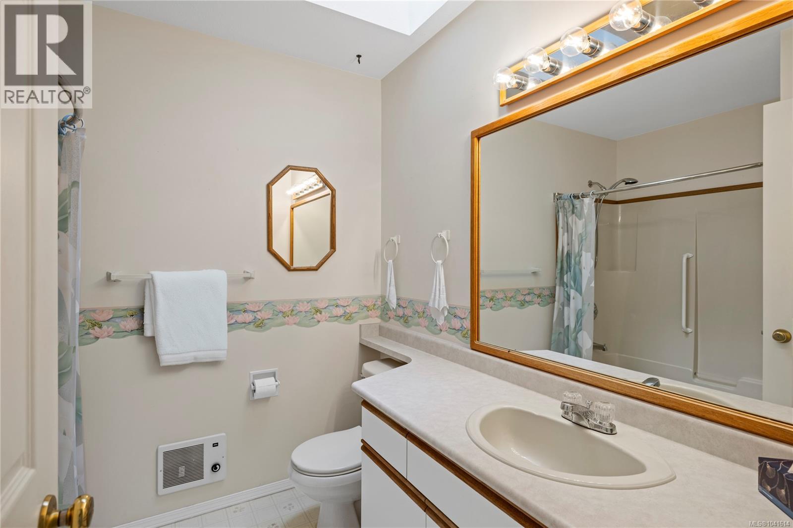 464 Quatsino Rd - 17
