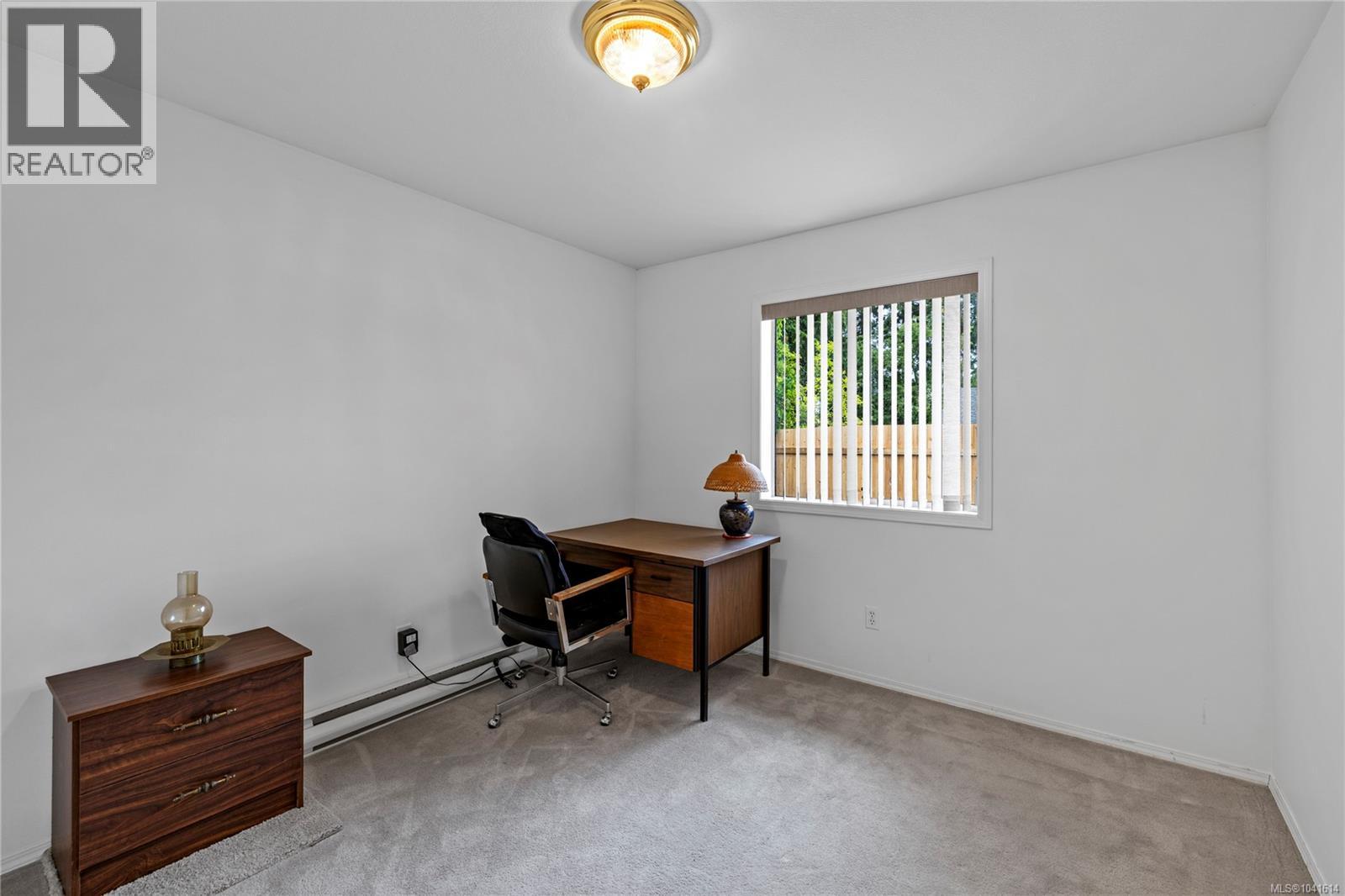 464 Quatsino Rd - 18