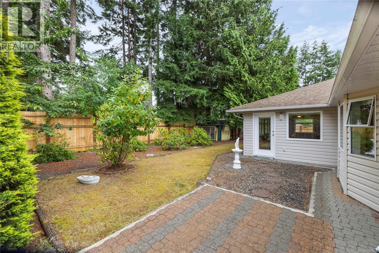 464 Quatsino Rd - 24