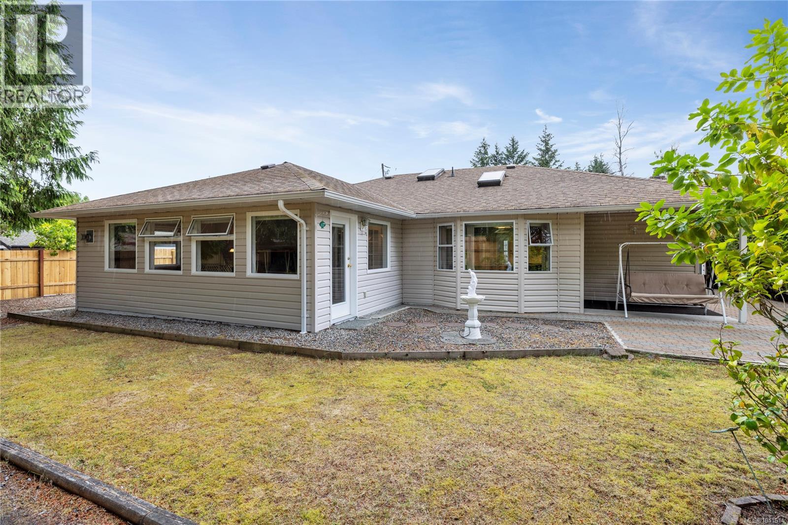 464 Quatsino Rd - 26