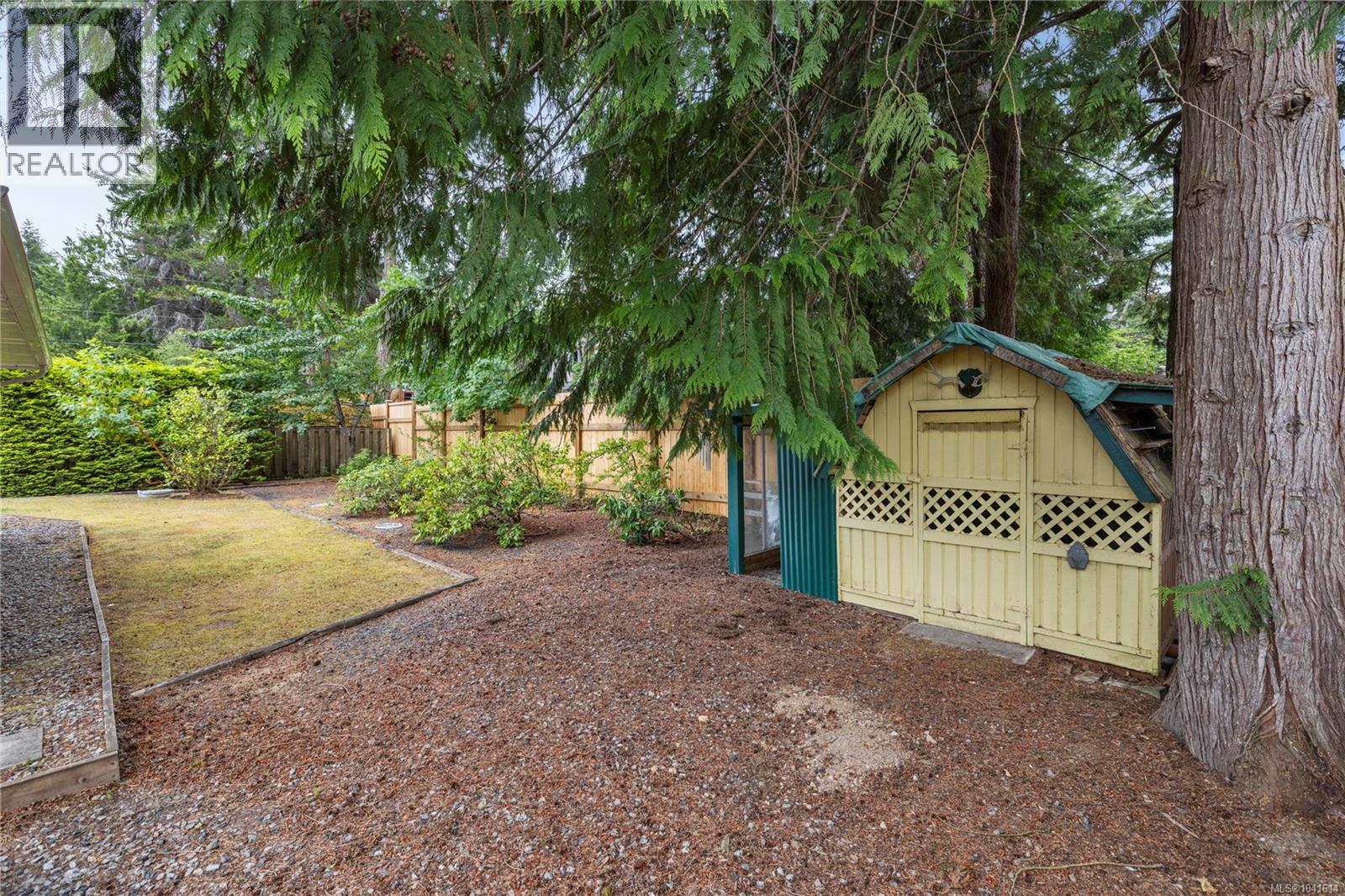 464 Quatsino Rd - 31