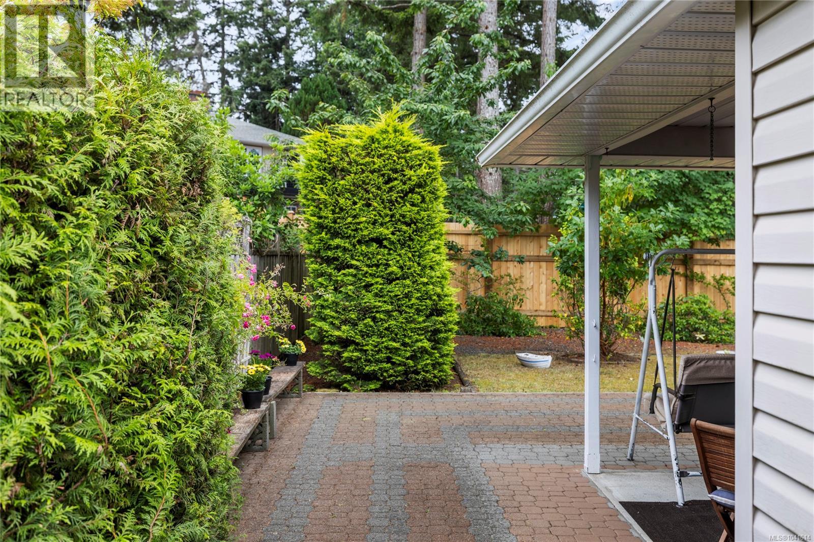 464 Quatsino Rd - 33