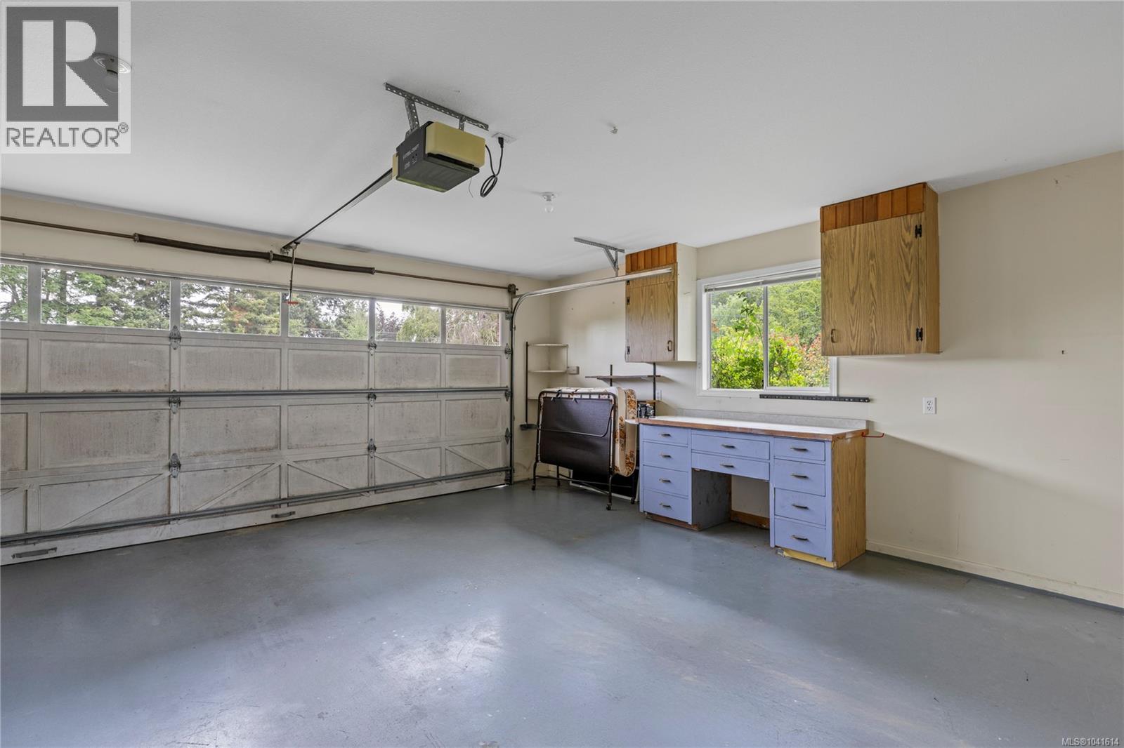 464 Quatsino Rd - 35