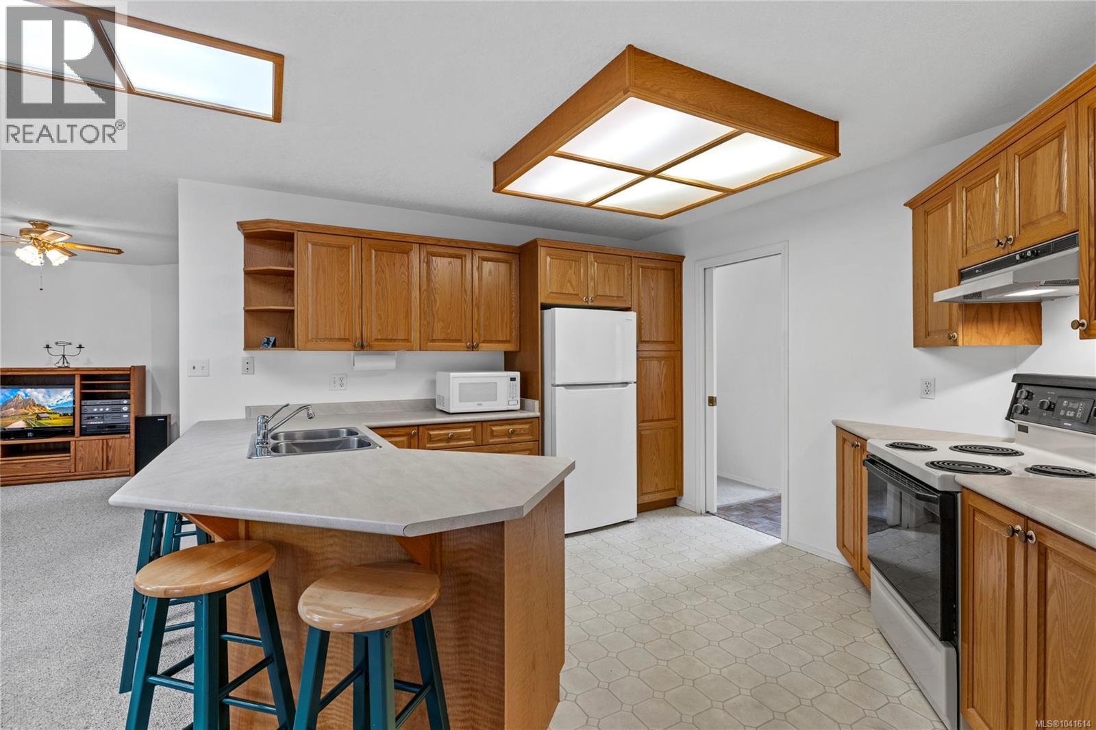 464 Quatsino Rd - 4