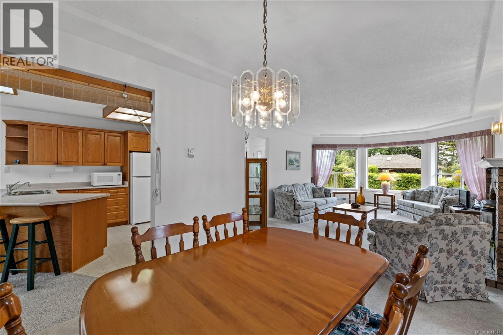 464 Quatsino Rd - 5