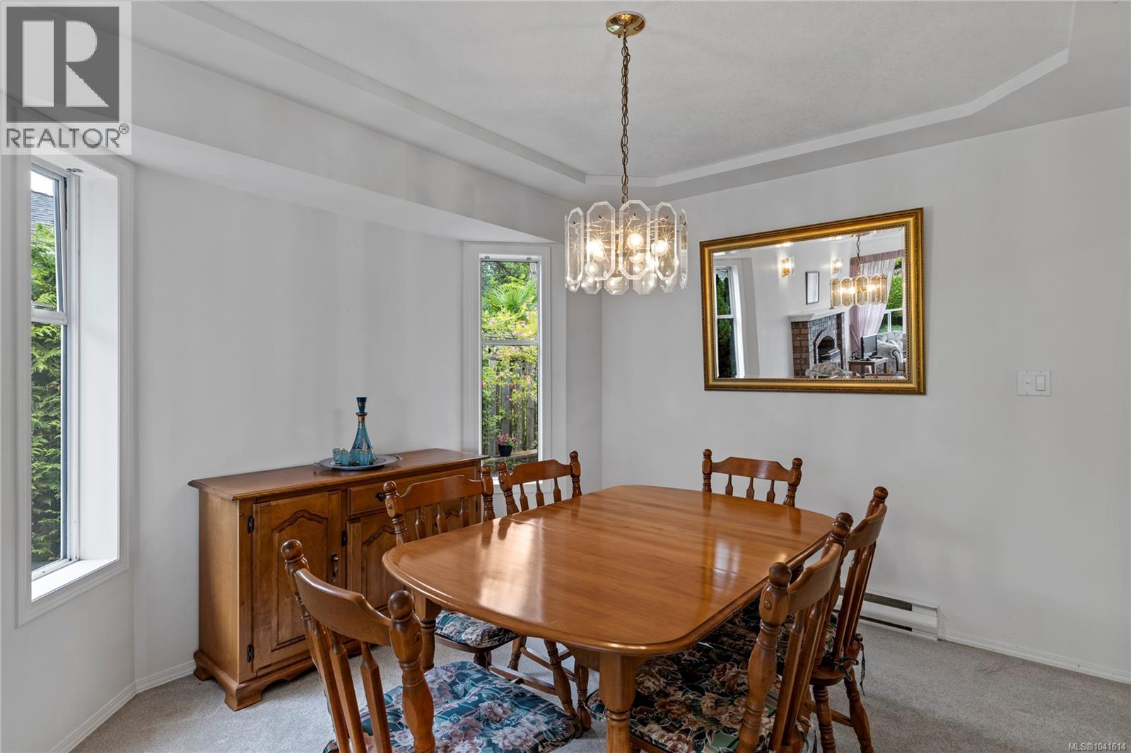 464 Quatsino Rd - 6